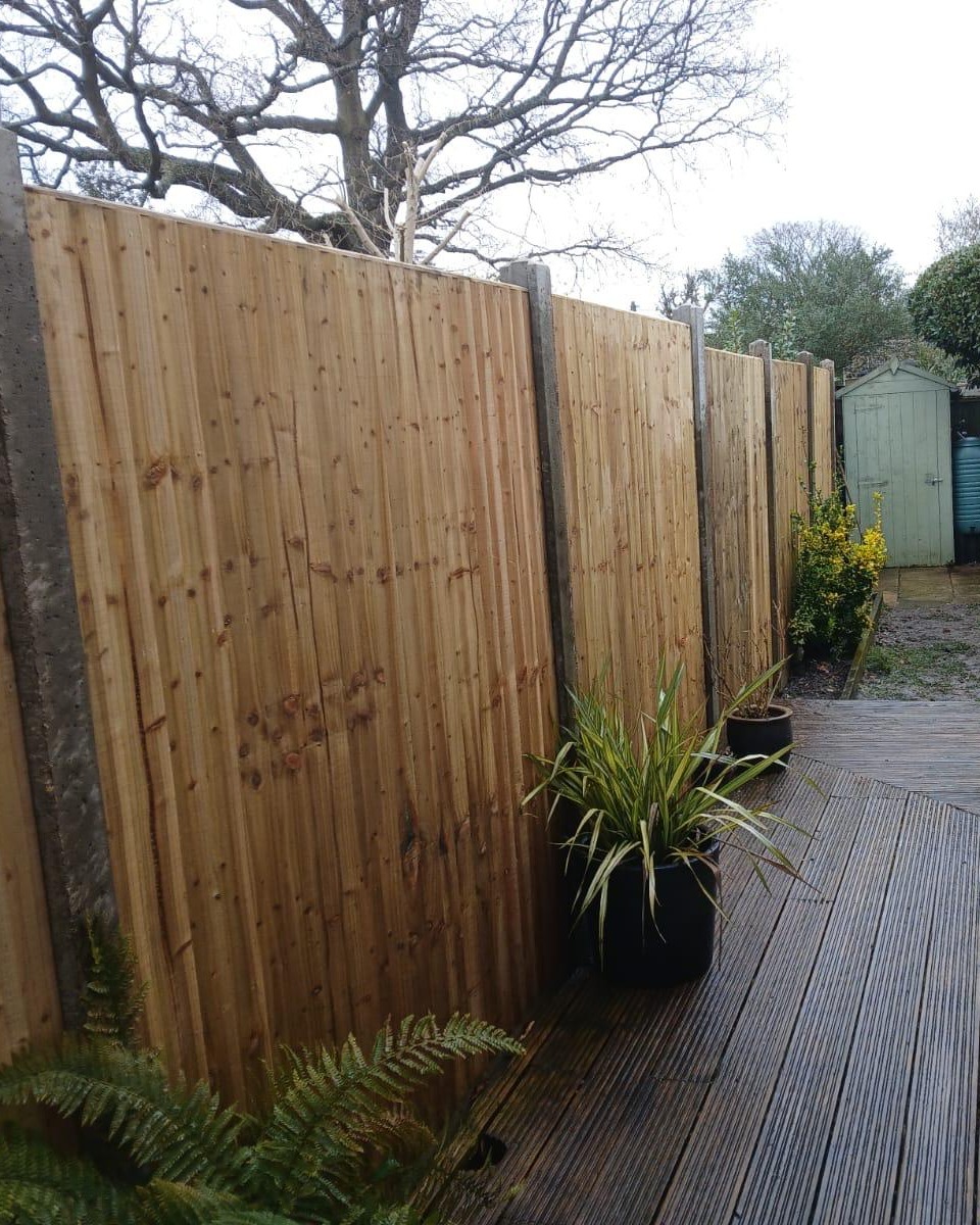 Swipe to see the before ➡This boundary fence was in desperate need of replacement 😅 Doesnt it