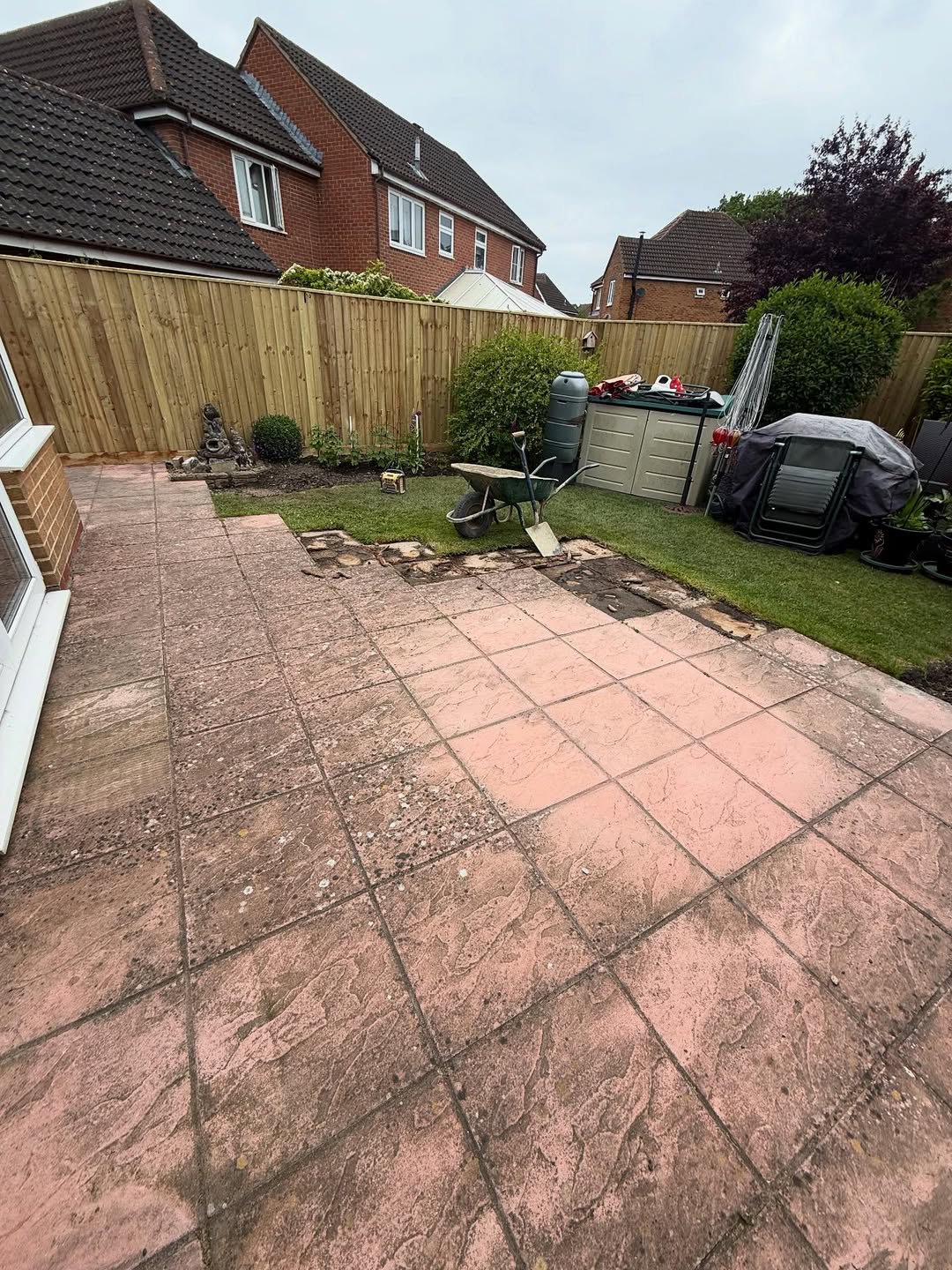 This small Oxfordshire garden has undergone a makeover! Turning an uneven and unsafe patio into (7)